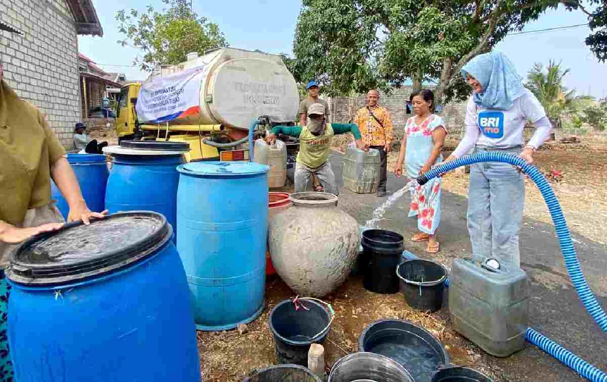 Kekeringan Terdampak El Nino, BRI Peduli Salurkan Air Bersih ke Beberapa Wilayah di Jawa Timur