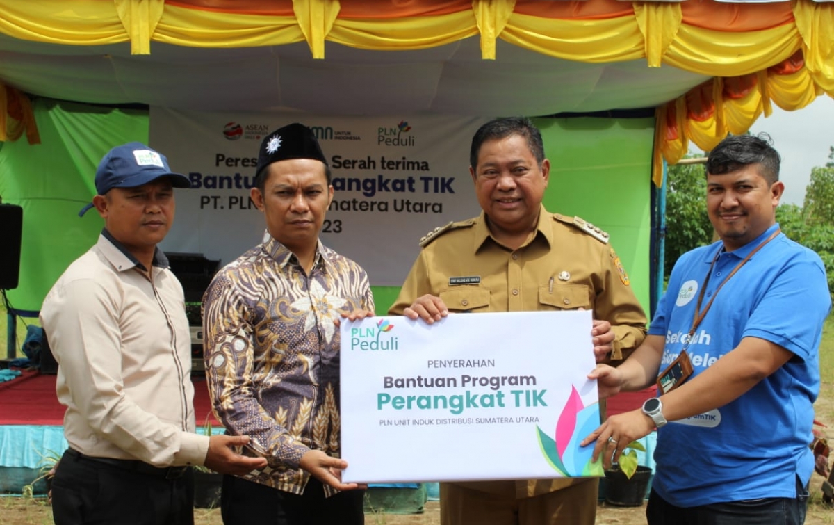 SMP 51 Muhammadiyah Sidikalang Terima Perangkat TIK PLN