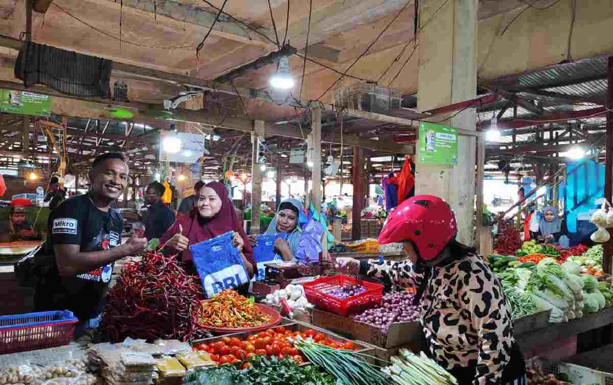 Edukasi Transaksi Digital UMKM Di Pasar Hamadi Papua, Volume Transaksi QRIS-BRI Tumbuh 587,3% YoY