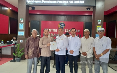 Kepala BPN Sergai Serahkan Sertifikat Tanah Musala Ubudiyah Tanjung Beringin