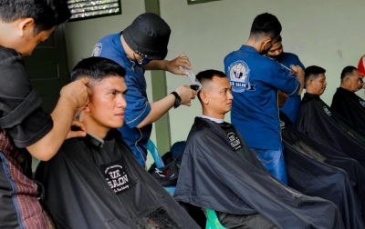 Pangkas Gratis Prajurit dan PNS Kudam I/BB, Dukung Perayaan HUT KUAD ke-78