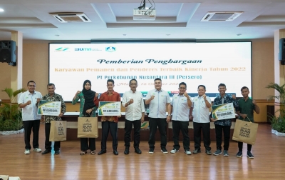 PTPN III Beri Penghargaan ke Pemanen Kelapa Sawit dan Penderes Karet Terbaik