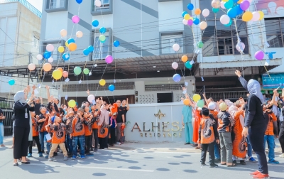 Manajemen Alhesa Residence Berbagi dengan Anak Panti Asuhan