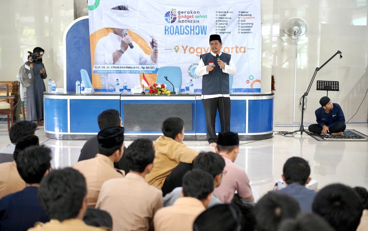 Roadshow di Yogya, Prof Ridha Ingatkan Bahaya Gadget ke Siswa Aliyah Ponpes Islamic Center