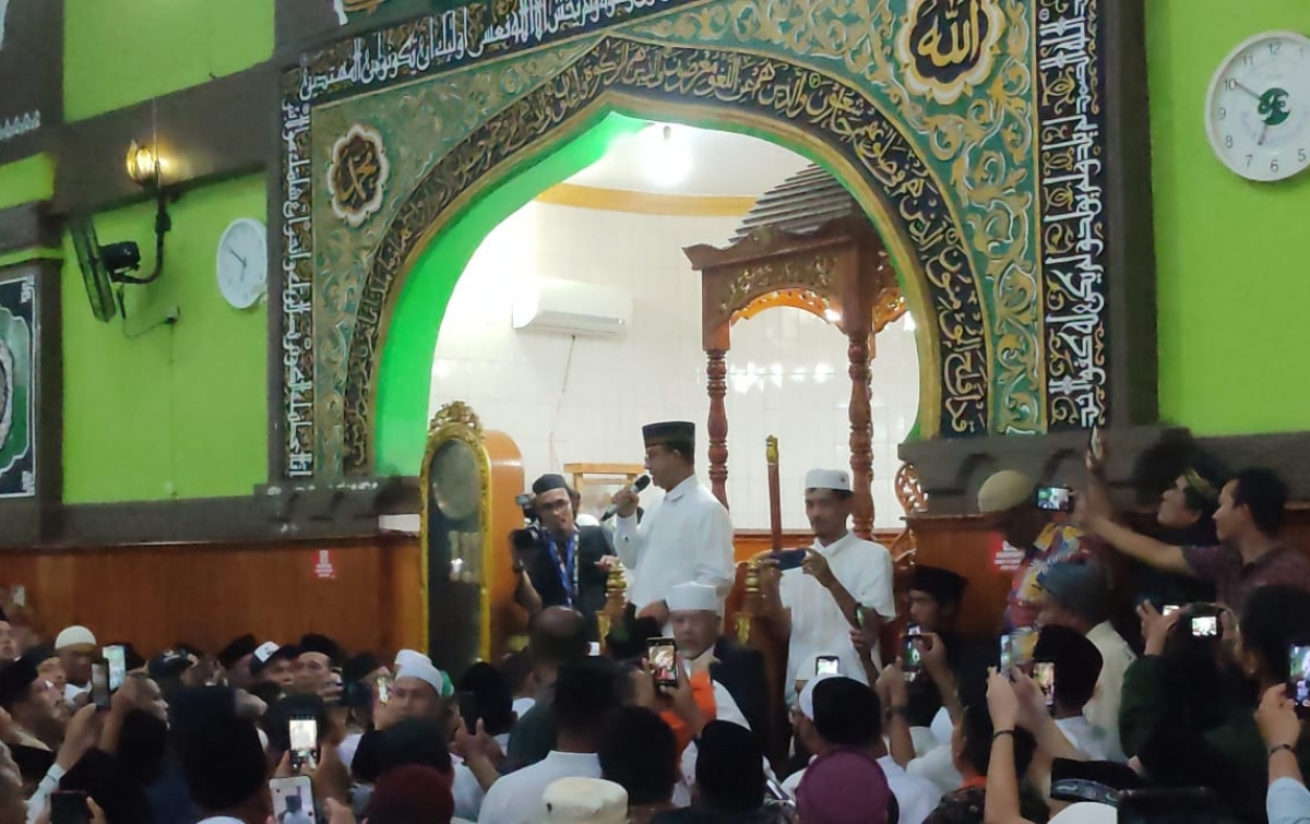 Salat Magrib di Masjid Agung Binjai, Anies Baswedan Doakan Palestina