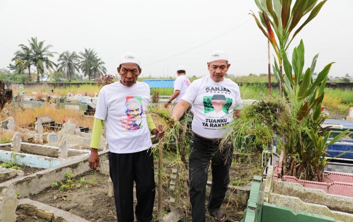 Usbat Ganjar Diapresiasi Masyarakat Medan Bersihkan Area Pemakaman Warga