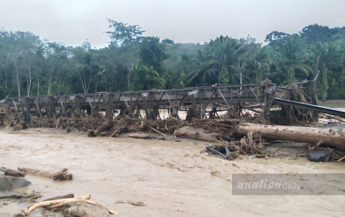 Banjir Bandang Rusak Jembatan dan Kawasan Wisata di Bahorok
