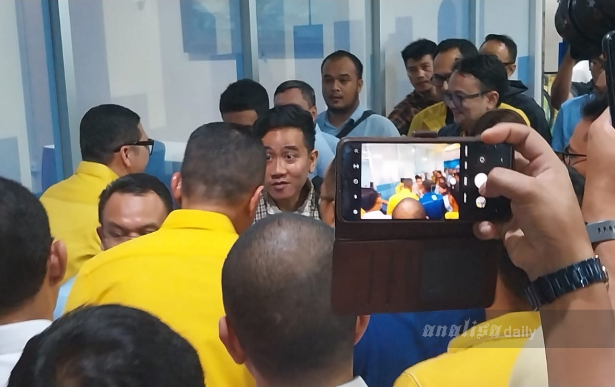 Gibran Tiba di Bandara Kualanamu, Teriakan Wakil Presiden 2024 Menggema