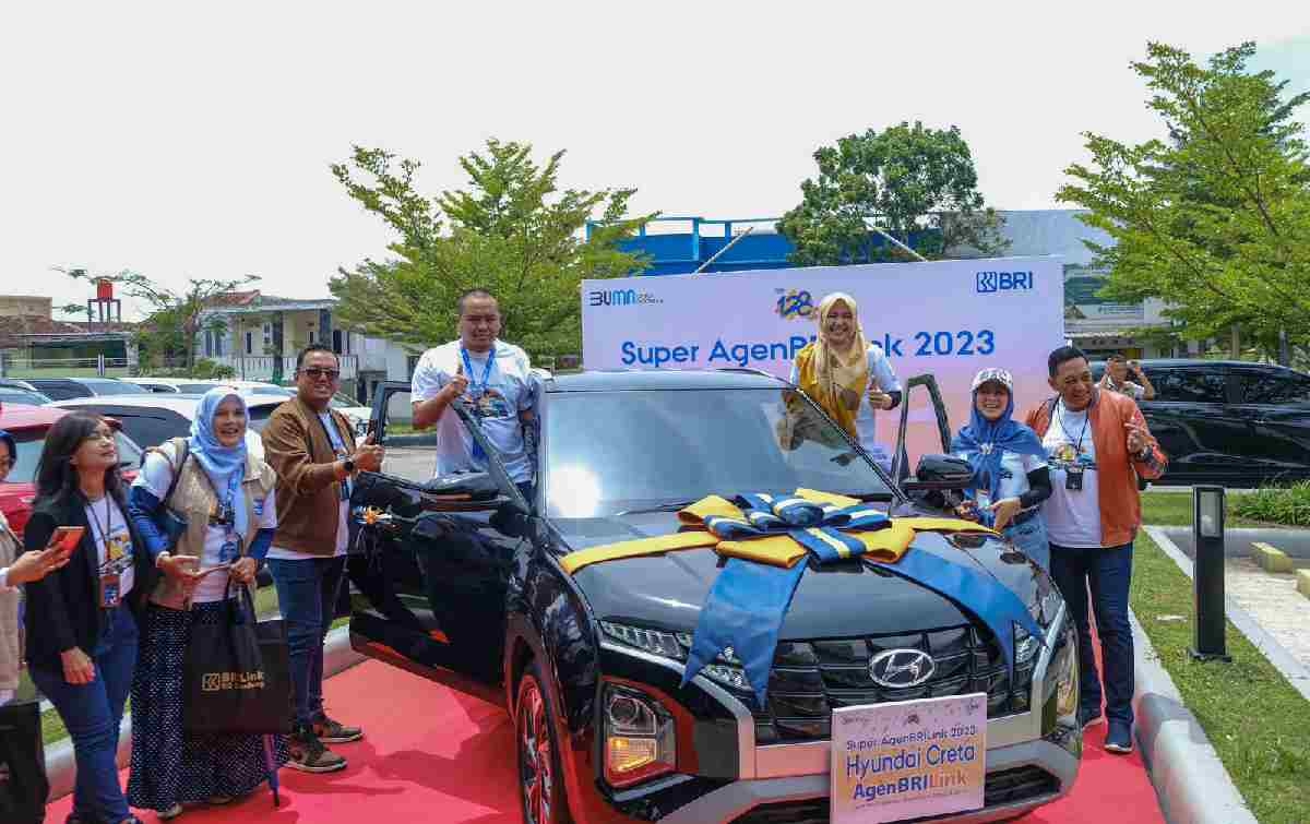 Jadi Penggerak Inklusi Keuangan, BRI Berikan Apresiasi Mobil Untuk Super AgenBRILink