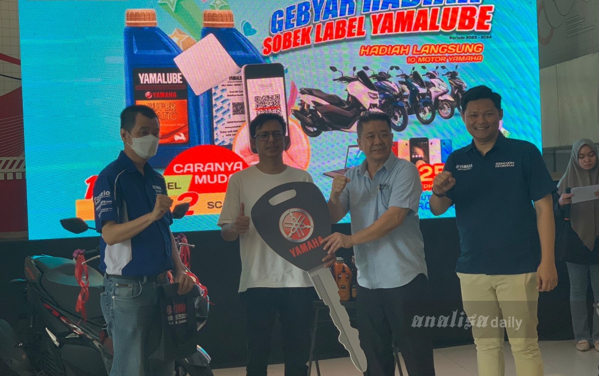Warga Medan Menangkan Hadiah Utama Motor Yamaha Aerox dalam Gebyar Hadiah Sobek Label Yamalube