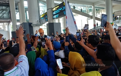 Ribuan Warga Sambut Anies di Kualanamu, Koalisi Perubahan Optimis Menang Satu Putaran