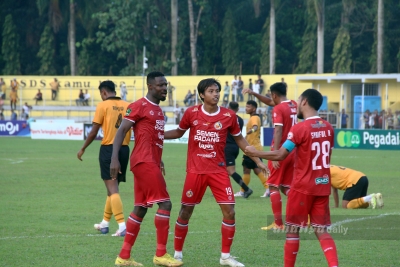 Semen Padang Bungkam PSDS, Kenneth Ngwoke Borong Tiga Gol