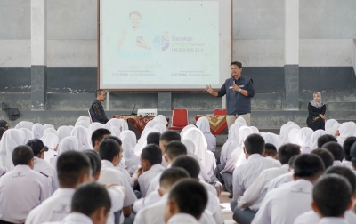 Roadshow di SMKN 5 Bandung, Prof Ridha: Generasi Muda Rentan Terhadap Problem Gadget