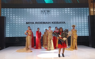 Miya Roemah Kebaya Tampilkan 8 Kebaya Wedding di Ajang SFW 2023