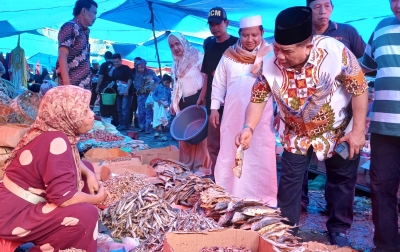 Di Pasar Siunggam, Hamsiruddin Gelorakan Semangat Marsipature Hutanabe
