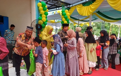 Santuni Anak Yatim dan Duafa, Puncak HUT Waterboom RCM Paluta Dihadiri Ribuan Warga