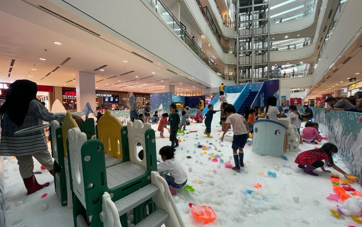 Yuk, Rasakan Keseruan Wahana Salju 'Frozen Playground' di Plaza Medan Fair