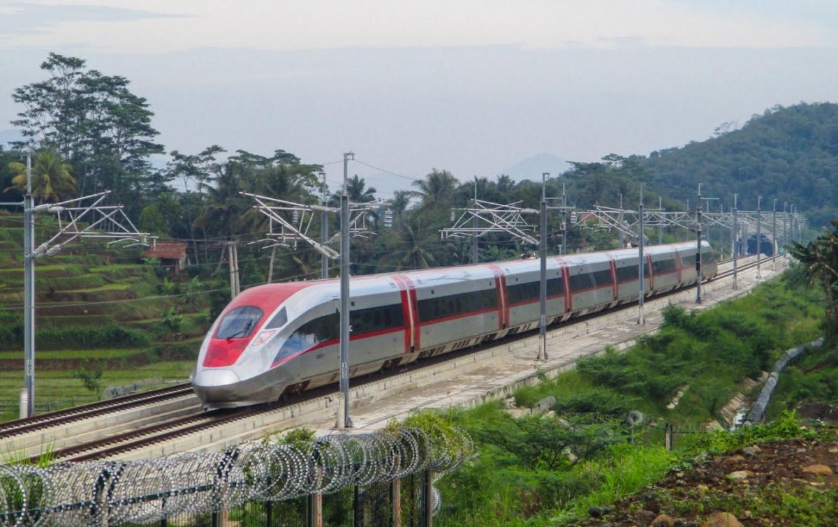 2 Bulan Beroperasi, Penumpang Kereta Cepat Whoosh Tembus 1 Juta Orang