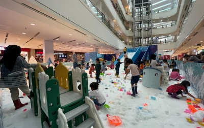 Yuk, Rasakan Keseruan Wahana Salju 'Frozen Playground' di Plaza Medan Fair