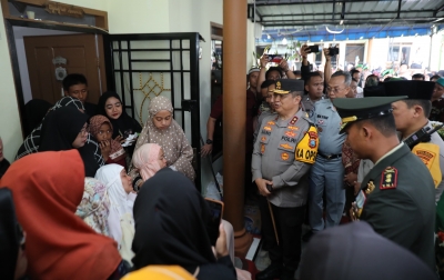 Melayat ke Rumah Duka Almarhum Serda Syaiful Anwar, Kapolda Sumut: Turut Berbelasungkawa
