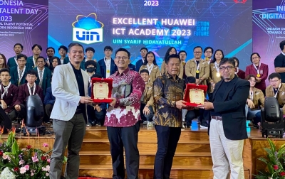 Rektor USU Raih Penghargaan Pembinaan Talenta Digital dari KSP-Huawei