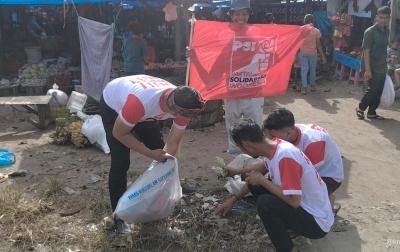 Roni Prima Panggabean Aksi Solidaritas Bersih-bersih di Kecamatan Pagaran