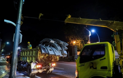 Pemko Medan Bongkar Lampu Jalan Disebut Netizen Mirip ‘Pocong’