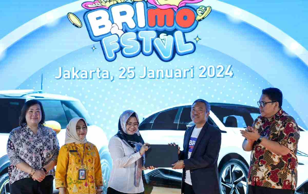 Transaksi Pakai BRImo, 15 Nasabah Ini Menangkan Mobil Listrik Keren!