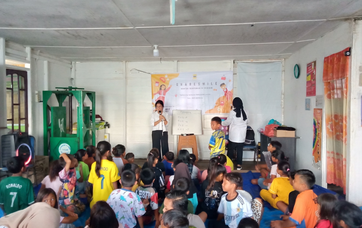 Cerdaskan Anak Bangsa di Desa Pesisir, Sharesmile Salurkan Ilmu Pendidikan