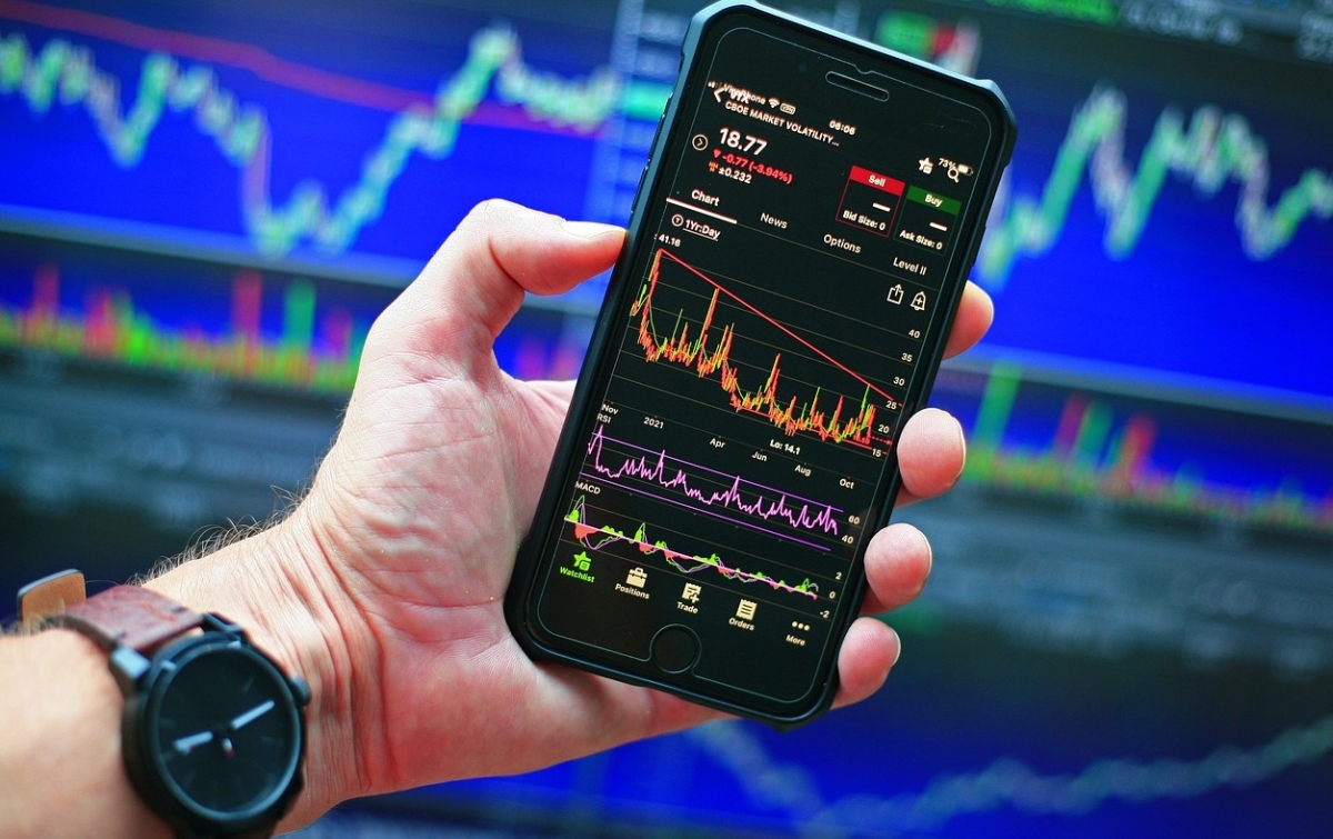 7 Mitos Investasi Saham: Kebohongan di Dunia Finansial