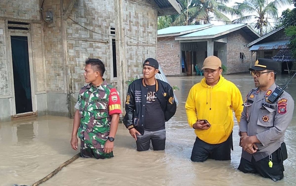 Polres Tebingtinggi Bantu Korban Banjir di Kecamatan Sipispis