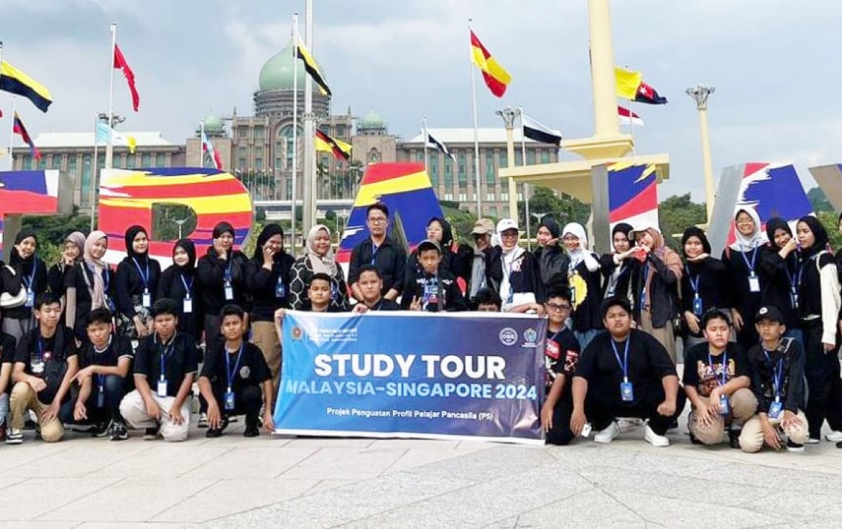 SMP Panca Budi Medan Studi Tur Ke Malaysia dan Singapura