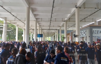 Jumlah Massa Penyambutan AMIN di Kualanamu Membludak