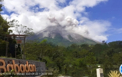 Guguran Lava Meluncur 4 Kali dari Gunung Merapi Sejauh 1,2 Km