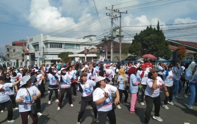 Ratusan Masyarakat Antusias Ikut Jalan Santai dan Senam Gemoy di Karo
