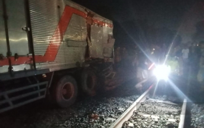 Truk Angkutan Logistik Pemilu Vs Kereta Api di Sergai, Tak Ada Korban Jiwa