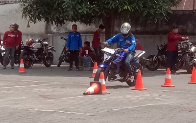 Puluhan Pengguna Yamaha XSR 155 di Medan Ikuti Pelatihan Safety Riding