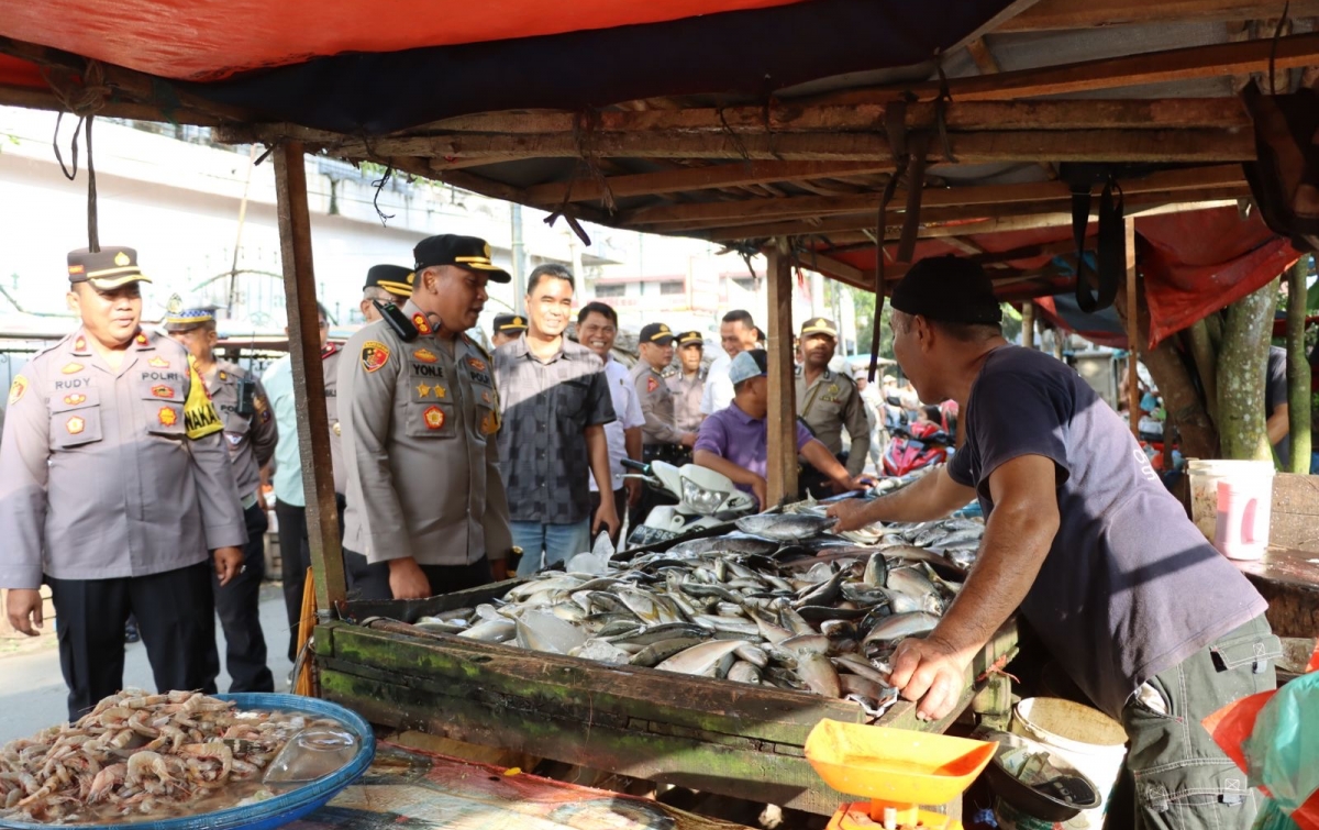 Pastikan Bahan Pokok dan Stabilitas Harga, Kapolres Tanjungbalai Turun ke Pasar Tradisional