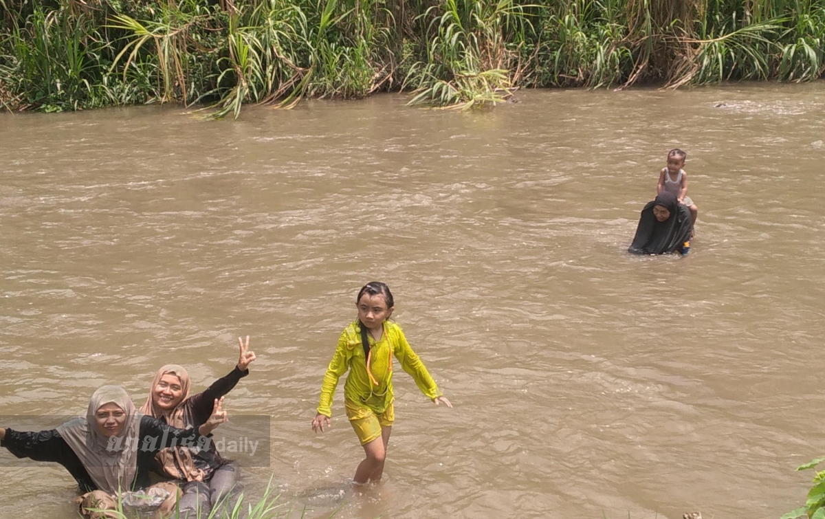 Wisatawan Ramai Kunjungi Tangkahan Sungai Belutu di Dolokmasihul