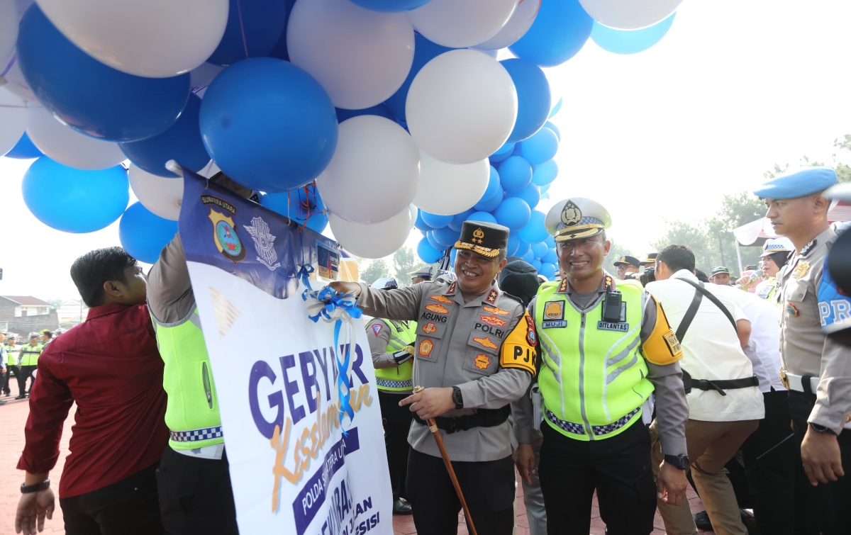 Gebyar Keselamatan Lalu Lintas, Polda Sumut Terbangkan Balon Isi Kupon Berhadiah Sapi