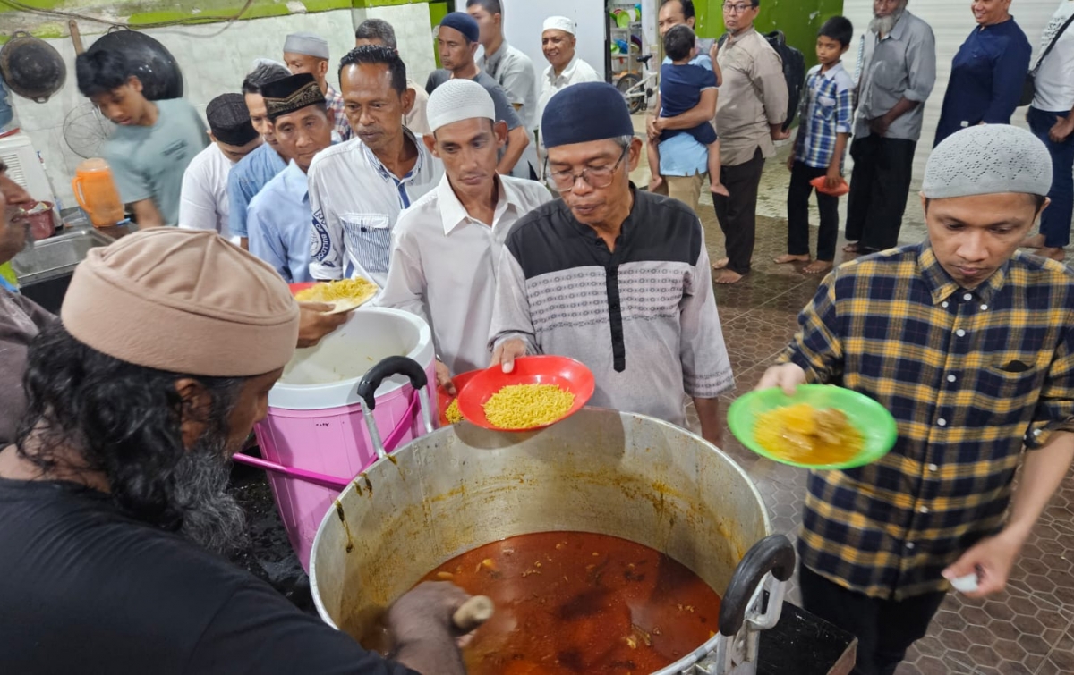 400 Porsi Nasi Beriani Dibagikan Setiap Minggu Saat Ramadan di Masjid Ghaudiyah
