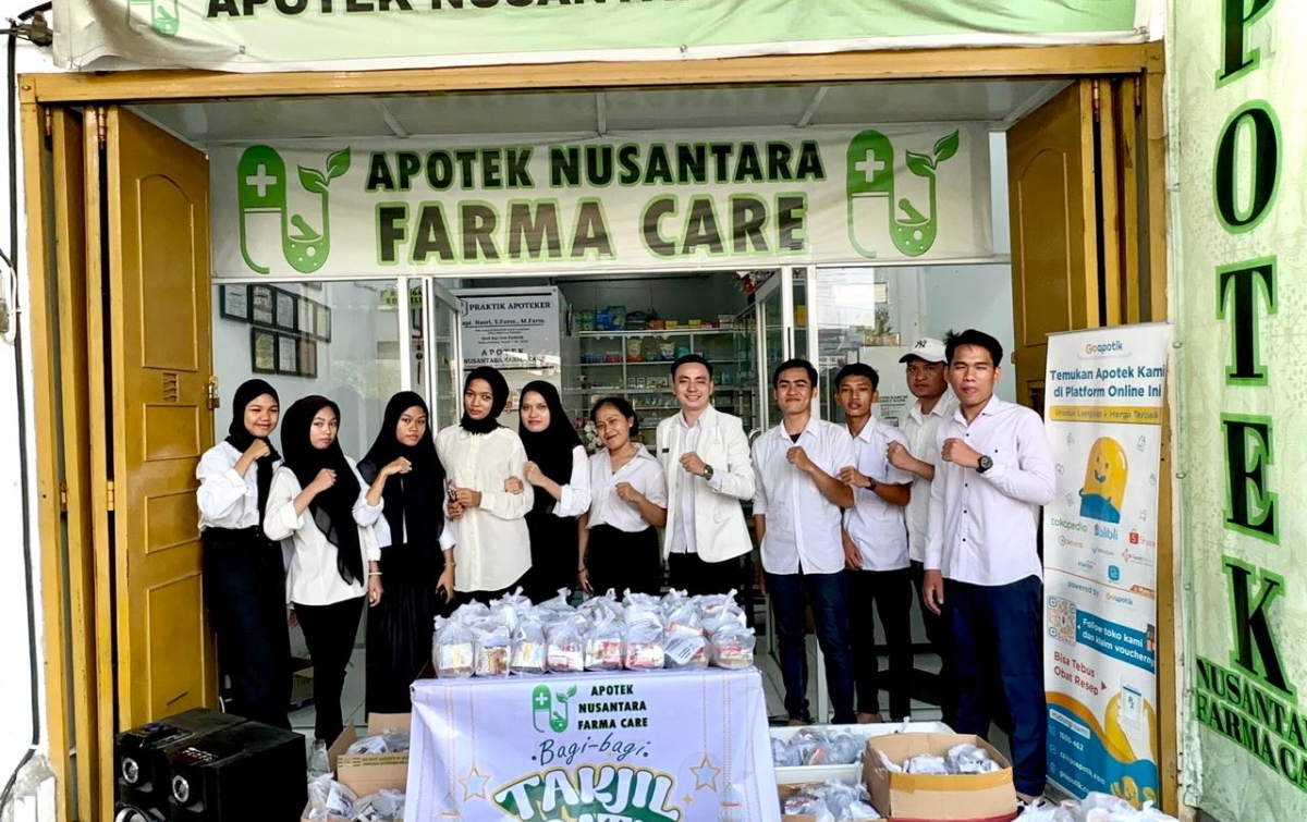 Ramadan Penuh Berkah: Apotek Nusantara Farma Care Bagi Takjil Gratis