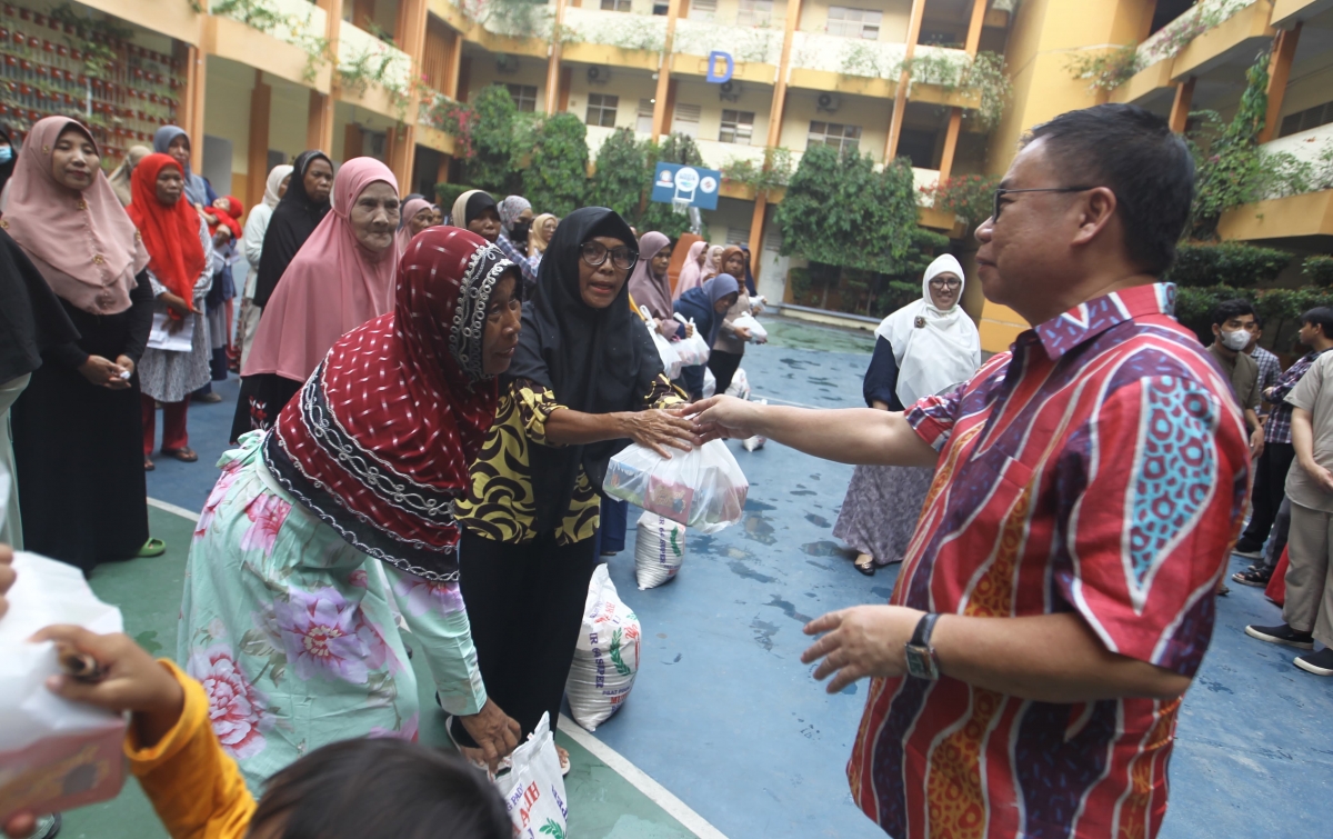 Lagi, YPSIM Berbagi Kasih dengan Warga Medan Sunggal di Bulan Ramadan