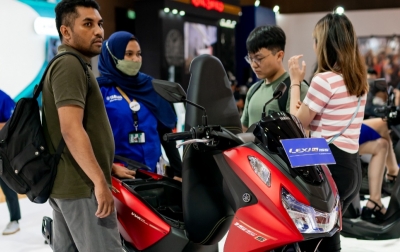 Yamaha LEXi LX 155 Curi Perhatian Pengunjung Plaza Millenium Medan