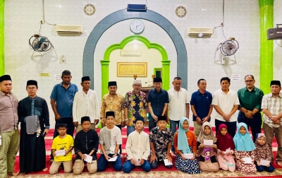 Santunan untuk Anak Yatim di Masjid Jami' Aur, Kampung Aur Lembah