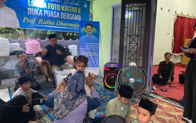 Seorang Ibu di Medan Labuhan Nangis Saat Curhat ke Prof Ridha Terkait Biaya Pendidikan Mahal