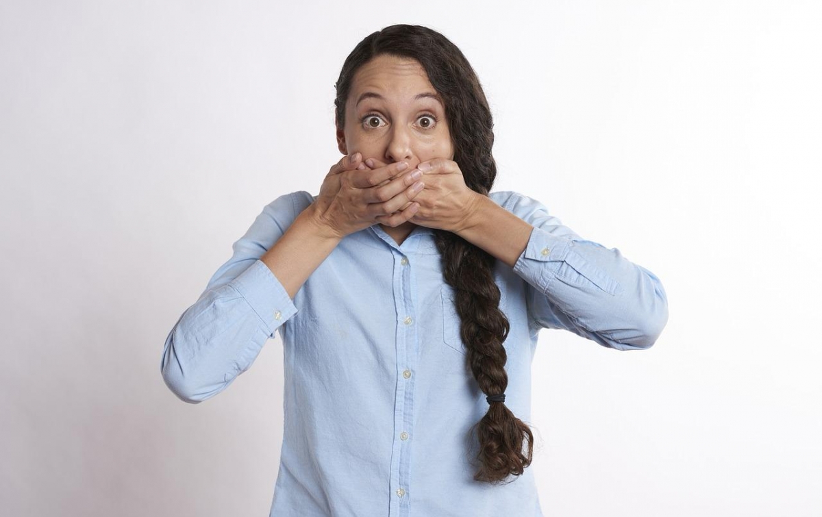 6 Faktor Penyebab Bau Mulut, Sering Tidak Disadari