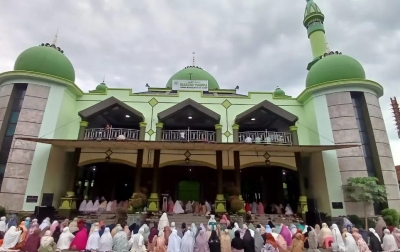 Ratusan Warga Salat Idulfitri, Penuhi Masjid Taqwa Muhammadiyah Kampung Dadap