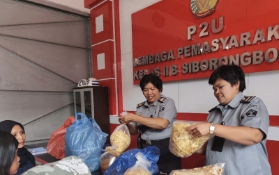 Petugas Lapas Siborongborong Perketat Pemeriksaan Barang Bawaan Pengunjung