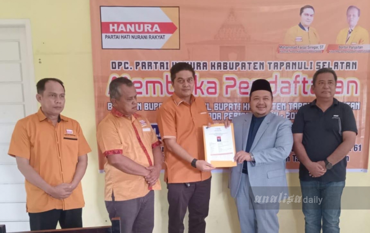 Dolly Pasaribu Serahkan Formulir Pendaftaran Calon Bupati Tapsel ke 4 Parpol